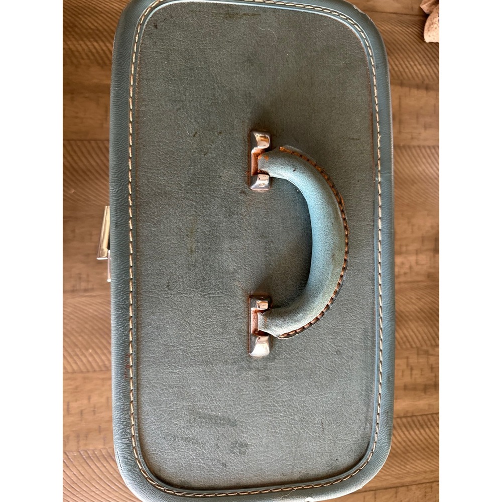 Mid-Century Skyway Train Case with Original Key Slate Blue Makeup Vanity Box - Picture 6 of 15